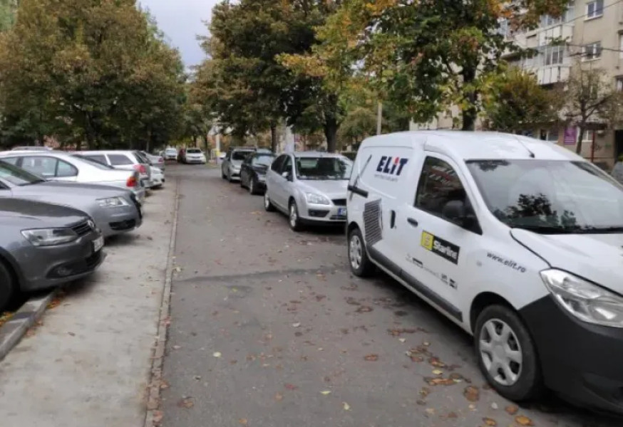 Probleme cu parcarea ilegală pe aleea Retezat nr. 2, blocând accesul la garaje