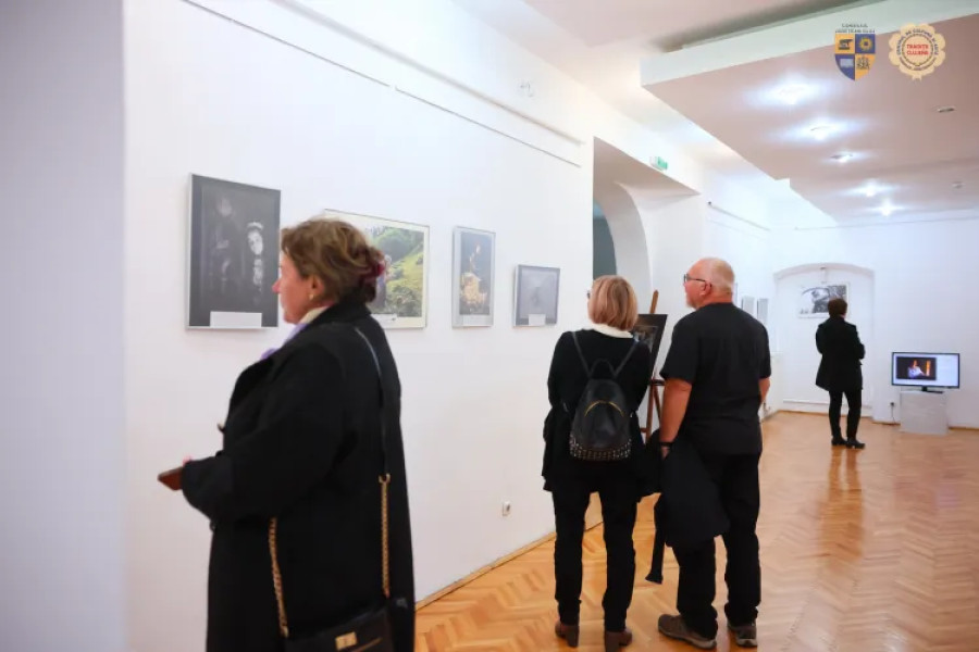 Expoziția „Fotografia – document etnografic” aduce tradițiile satului românesc la Cluj