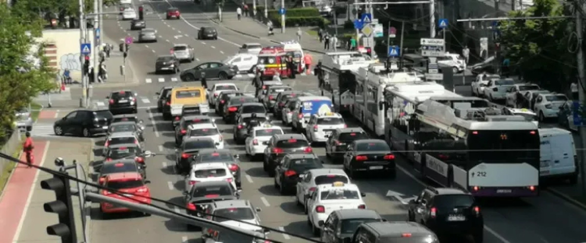 Trafic aglomerat în Cluj-Napoca afectează șoferii și transportul public dimineața
