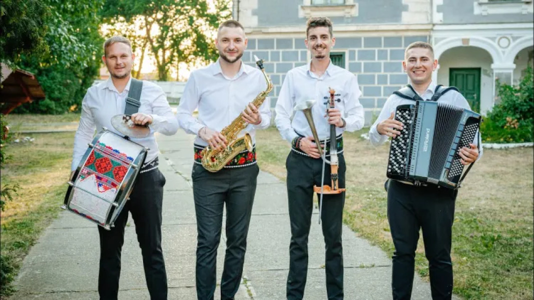 Concert folcloric „Dor de cântec românesc” la Școala Populară de Arte Tudor Jarda din Cluj
