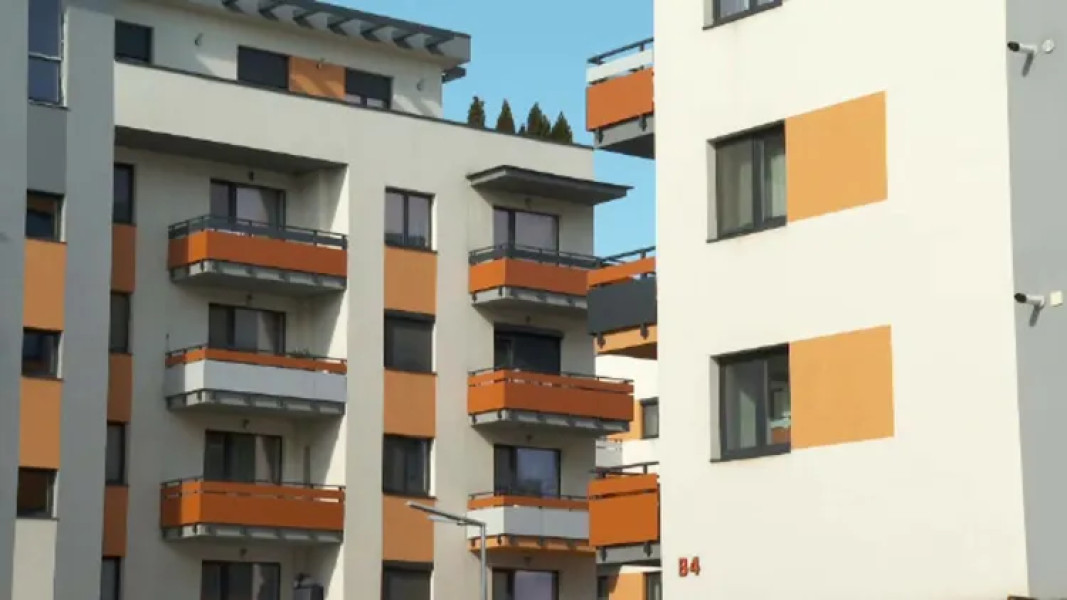 Scădere cu aproape 2% a tranzacțiilor imobiliare după creșterea TVA la 21%