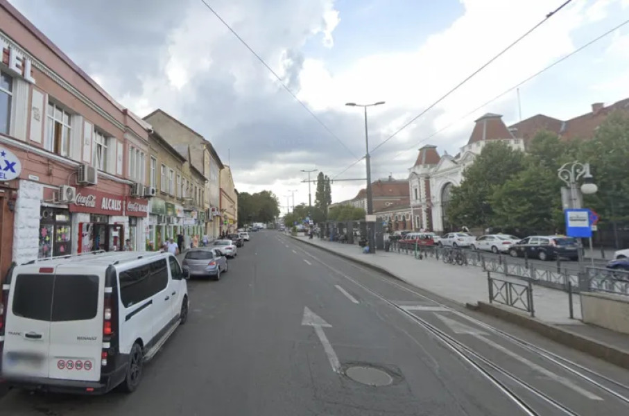 Șoferii reclamă mașini parcate neregulamentar în zona Piața Gării din Cluj-Napoca