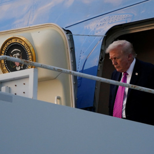 Stand de vânătoare suspect găsit lângă aeroportul din Palm Beach înaintea sosirii lui Trump