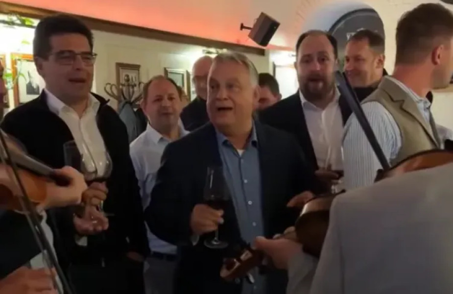 Viktor Orban ironizează momentul în care a cântat în cafeneaua din Cluj-Napoca