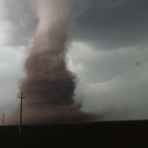 Tornadă puternică lovește nordul Parisului, o persoană și-a pierdut viața