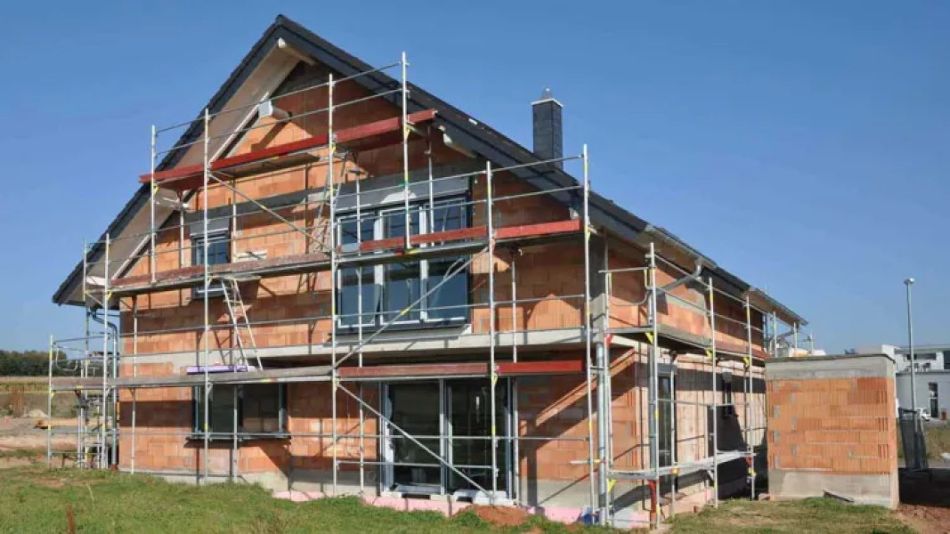 Case de până la 150 mp în mediul rural, construite fără autorizație, doar cu notificare