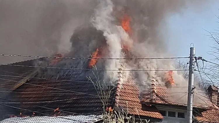 Incendiu la o casă din Cluj-Napoca, un bărbat rănit cu arsuri la față