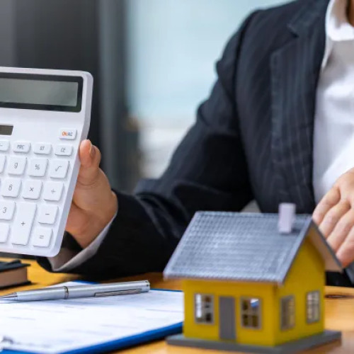 ANPC a identificat nereguli grave la aproape jumătate dintre dezvoltatorii imobiliari verificați