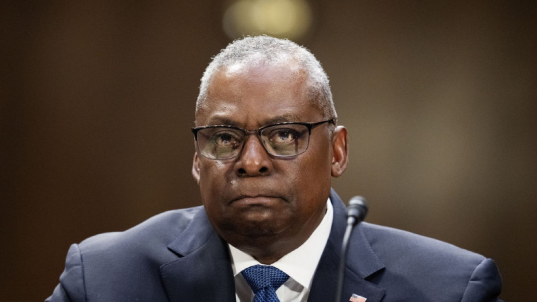 Șeful Pentagonului se confruntă cu întrebări în Congres george

News Title: Șeful Pentagonului în fața întrebărilor în Congres privind ascunderea bolii sale de Joe Biden
