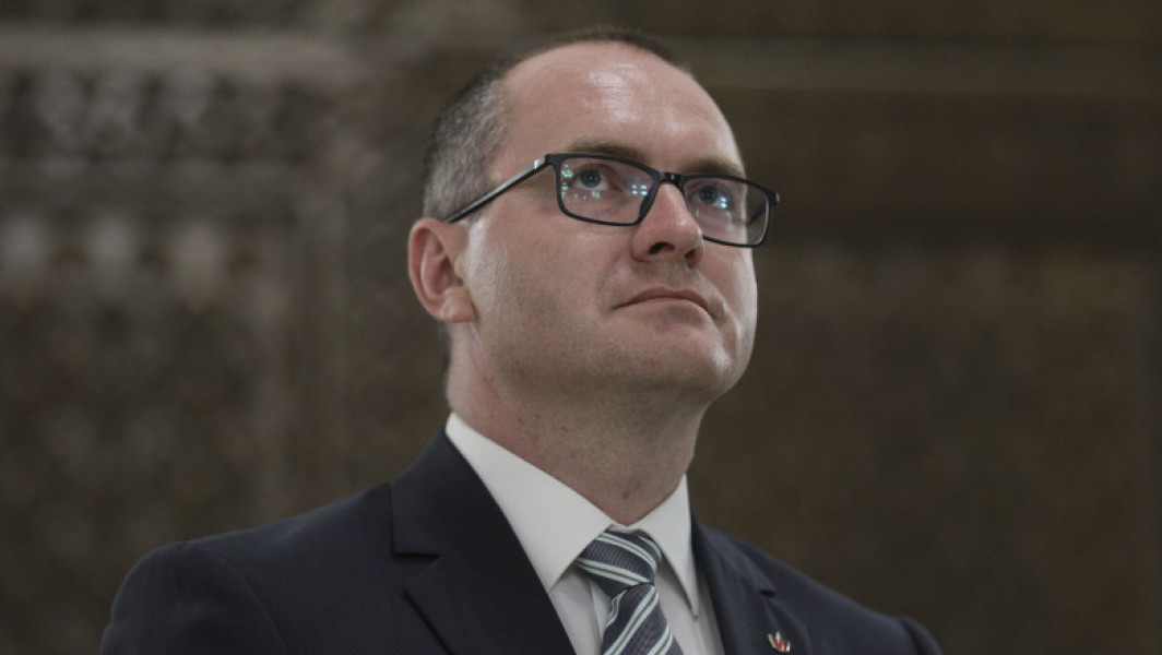 Fostul ministru al Mediului, Korodi Attila, declară că au existat presiuni puternice pentru a permite companiei Gabriel Resources să își desfășoare activitatea în afara legii.