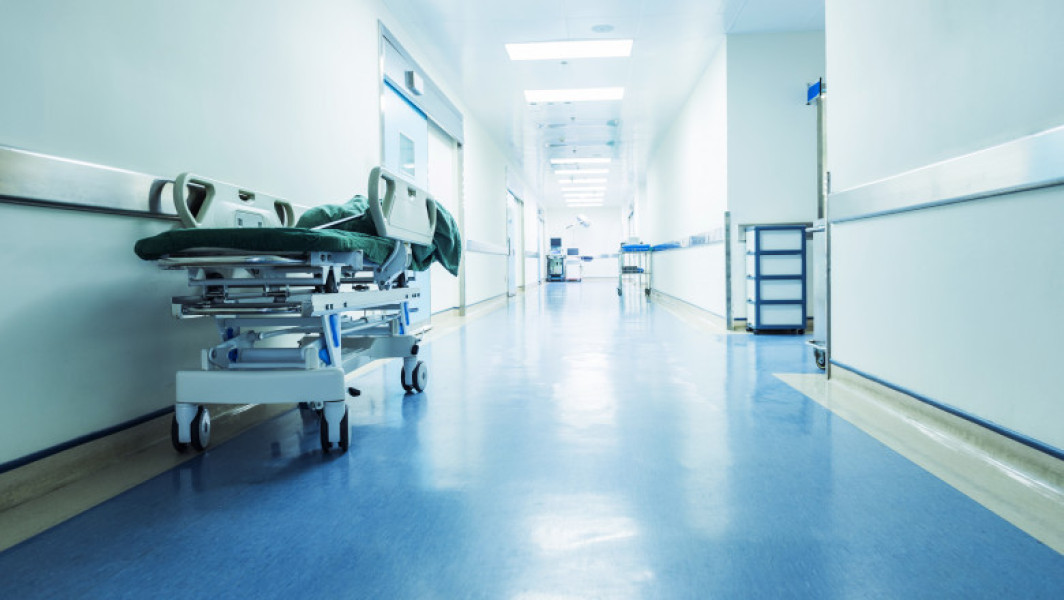 Asistentă medicală reţinută pentru trafic de influenţă în anchetă sub acoperire