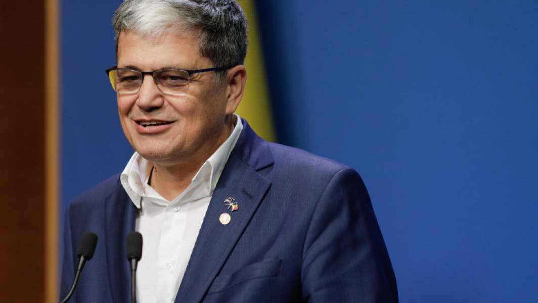 Termenul pentru analiza cazului Roşia Montană, prelungit la 90 de zile, announce Ministerul Finanţelor.