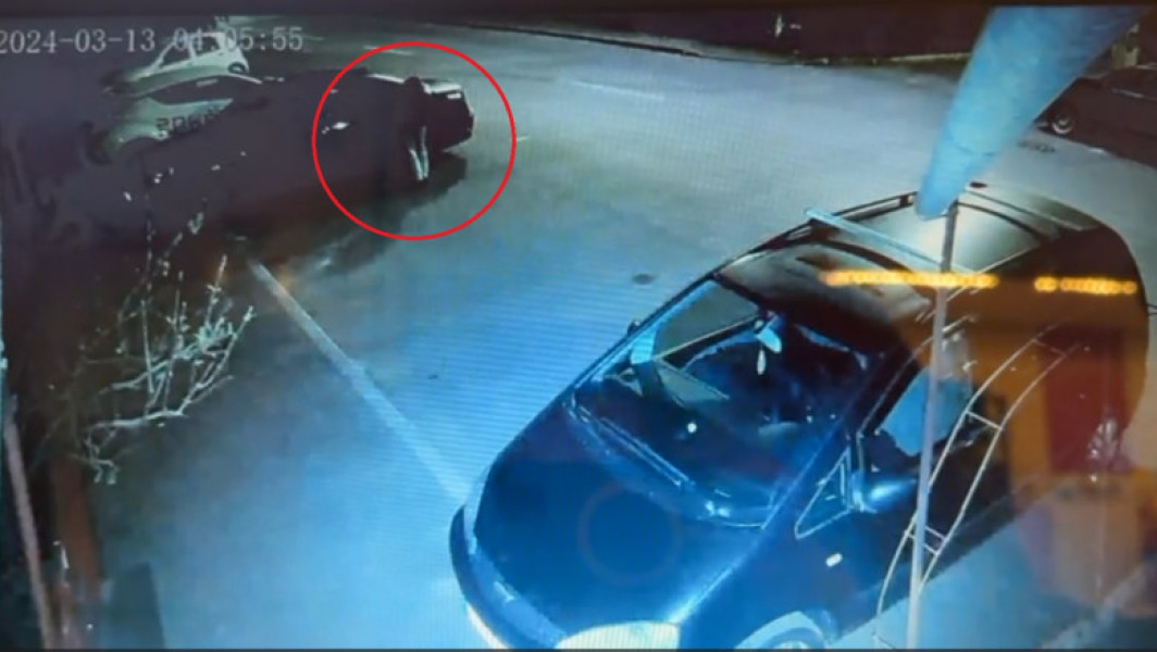 Șoferi Aradeni, șocați de anvelope tăiate în timpul nopții. Un bărbat a fost prins în flagrantul unui atac asupra a aproximativ 24 de autoturisme.