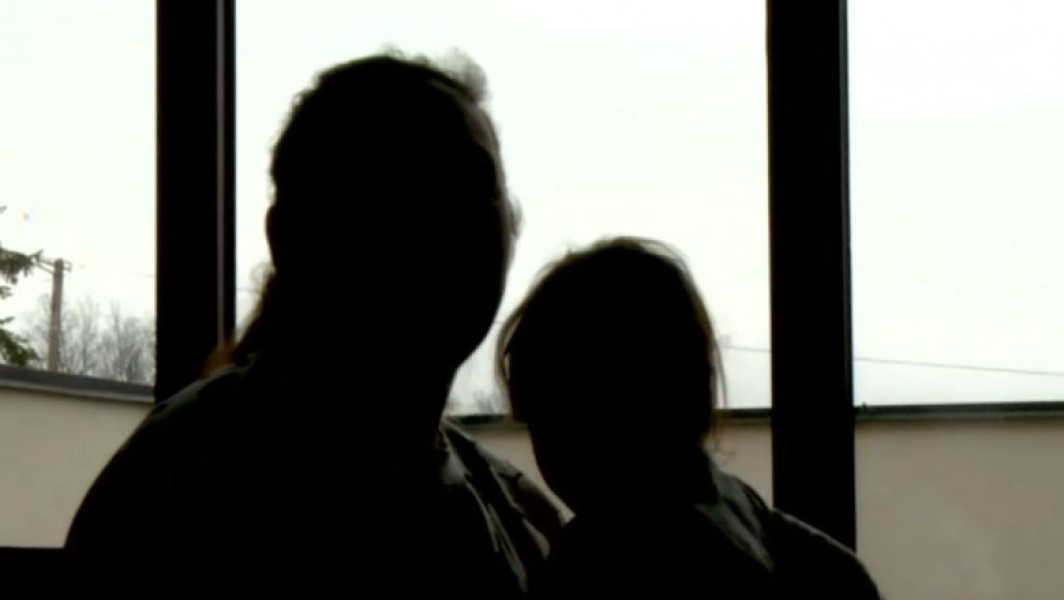 Mamă obligată să trimită copiii în plasament în Marea Britanie, în fața anchetei privind injecția cu antibiotic din Vaslui