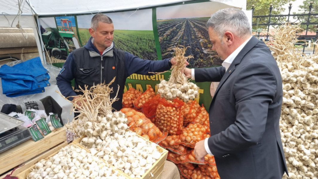 Ministrul Agriculturii, Florin Barbu, dezvăluie despre producția sa de alimente bio și preferințele sale culinare din piața locală
