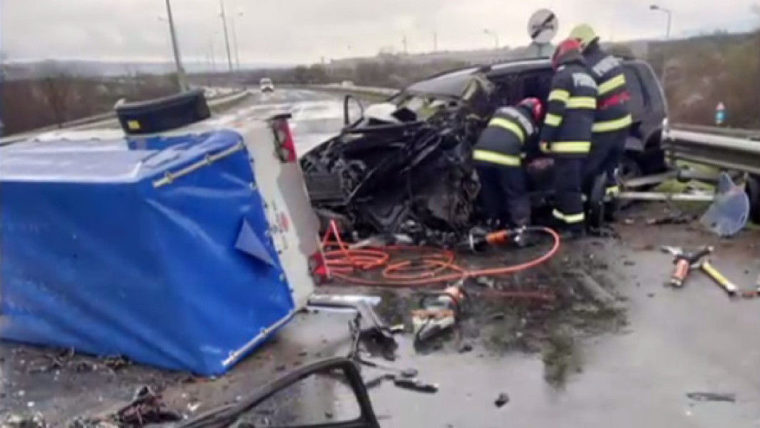 ACCIDENT MORTAL în Caransebeș: Un mort și 6 răniți într-o coliziune cu 3 mașini pe centura orașului