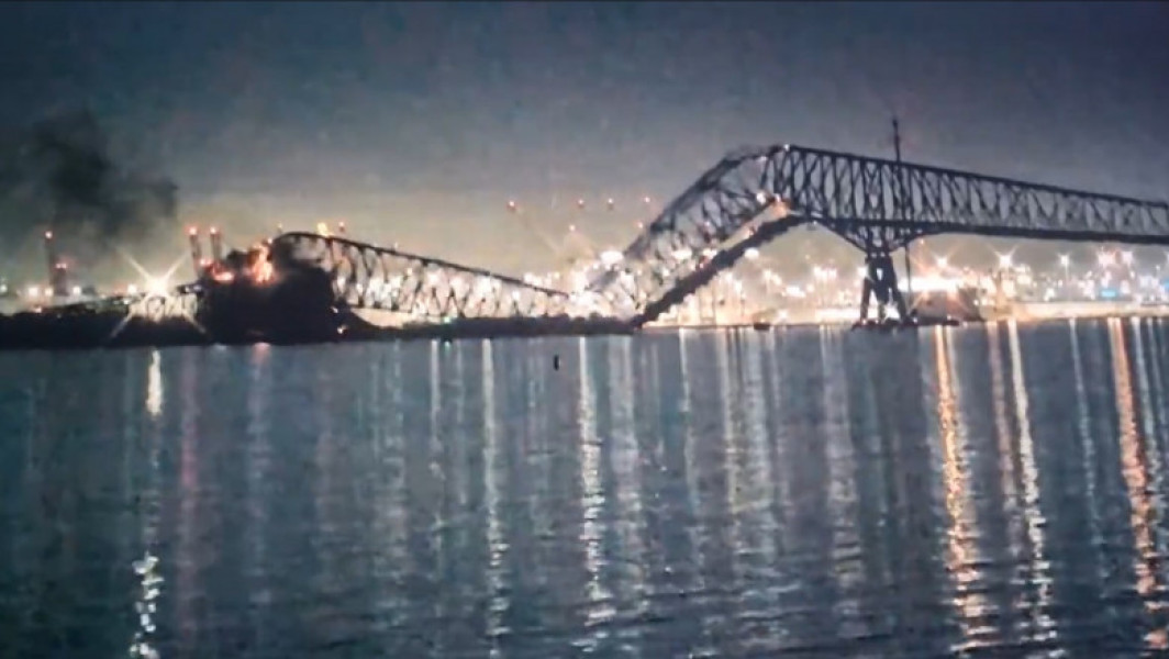 Podul Key Bridge din Baltimore s-a prăbușit în urma impactului unui vas
