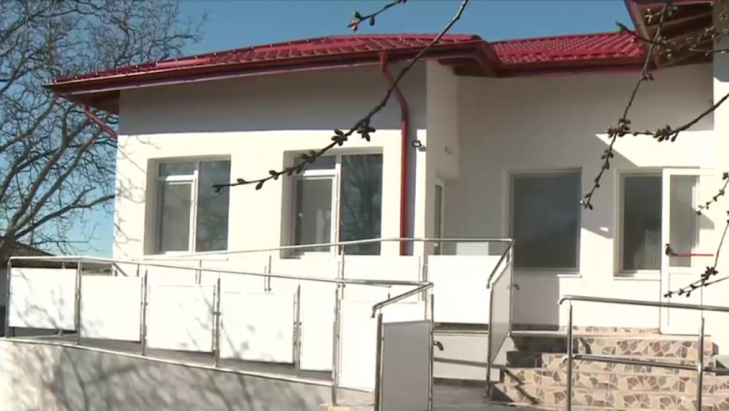 Dispensarul modernizat în comuna Cucuteni, celebră locație în România, incapabil să atragă medici să ofere servicii de sănătate.
