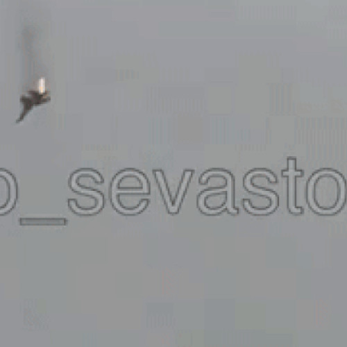 Avion rusesc Su-35 prăbușit în largul portului Sevastopol, pilot salvat. Imagini cu aeronava în flăcări sunt virale pe rețelele sociale