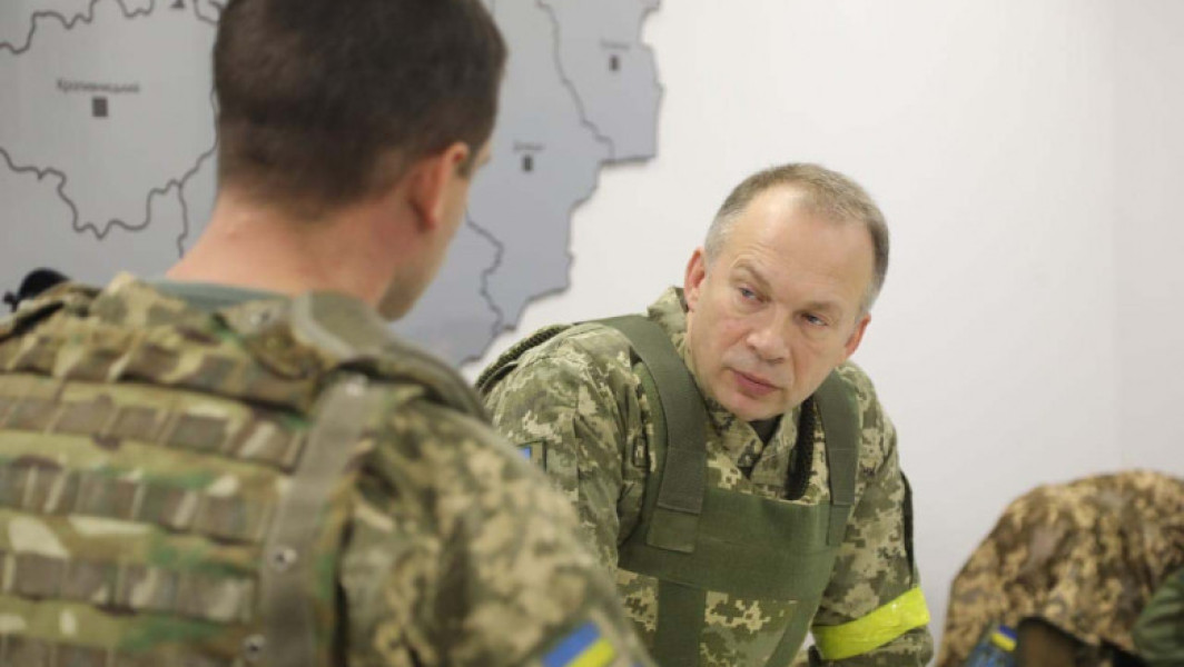 Noul comandant ucrainean, generalul Oleksandr Sîrski, reduce necesarul de oameni pentru a respinge Rusia. Sîrski declară că numărul a fost „redus semnificativ” prin revizuirea resurselor.