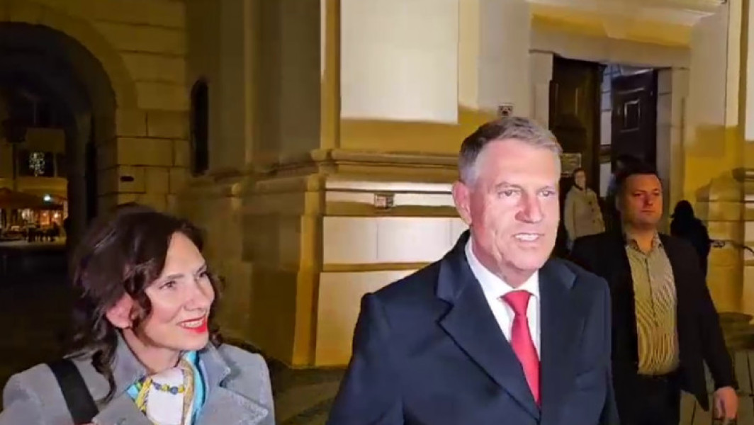 Președintele Klaus Iohannis și soția sa au fost prezenți la Înviere în Sibiu: mesajul liderului statului pentru credincioșii catolici.