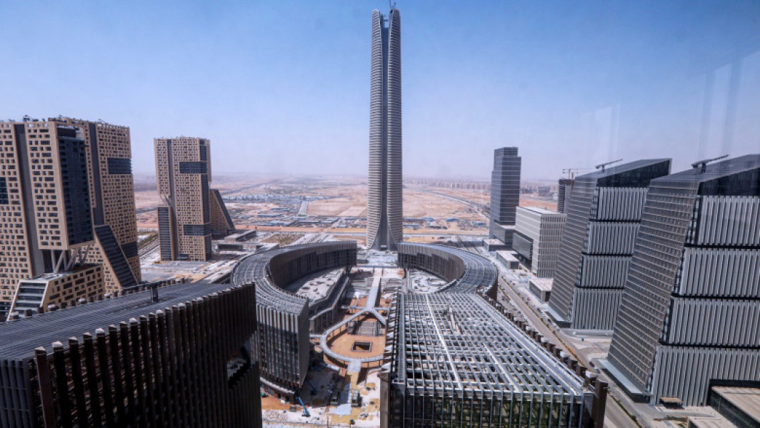 Galerie Foto Un oraș de 6,5 milioane de locuitori se ridică în mijlocul deșertului. Megaproiectul include cea mai înaltă clădire din Africa