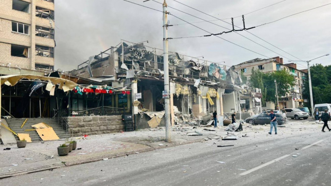 Un ucrainean condamnat la închisoare pe viață pentru implicare în atacul cu rachete asupra unei pizzerii din Kramatorsk