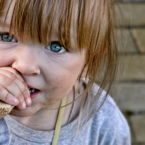România se situează pe primul loc, la nivel european, în topul ţărilor în care copiii şi tinerii sunt puternic afectaţi de sărăcie
