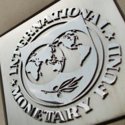 FMI a revizuit estimările pentru economia în scădere, dar cum va evolua inflația? România va accelera în 2024.