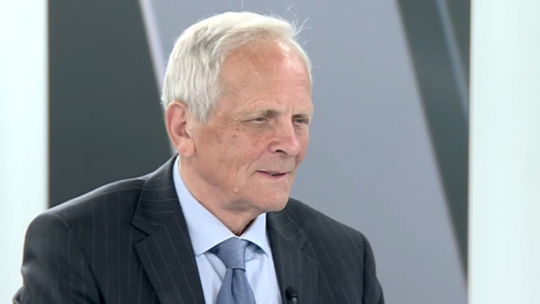 ��%PUBLIC-METHOD��Correct Romanian title
"Fost premier Stolojan: Problema din ordonanța de urgență privind interzicerea medicilor manageri de a lucra în alte locuri va fi rezolvată