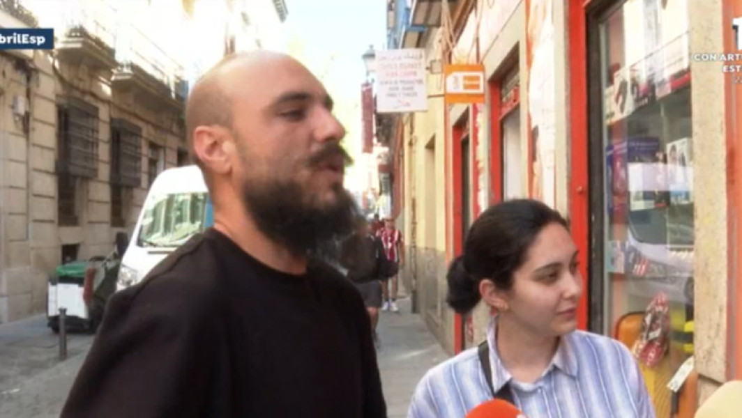Un cuplu de români se instalează în casa unei femei în vârstă plecată la copiii ei, în Canada, și refuză să plece - scandal și revoltă la Madrid