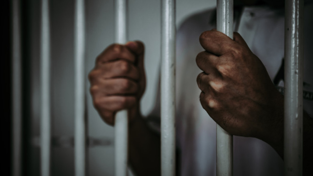 Traficant de droguri prins în flagrant de poliție, după ce a sunat să raporteze o jaf în propria locuință