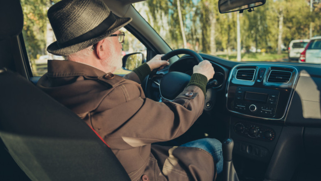 6 sfaturi pentru o viață cât mai lungă de la un bărbat de 110 ani. Nu are dureri de spate și încă își conduce singur mașina