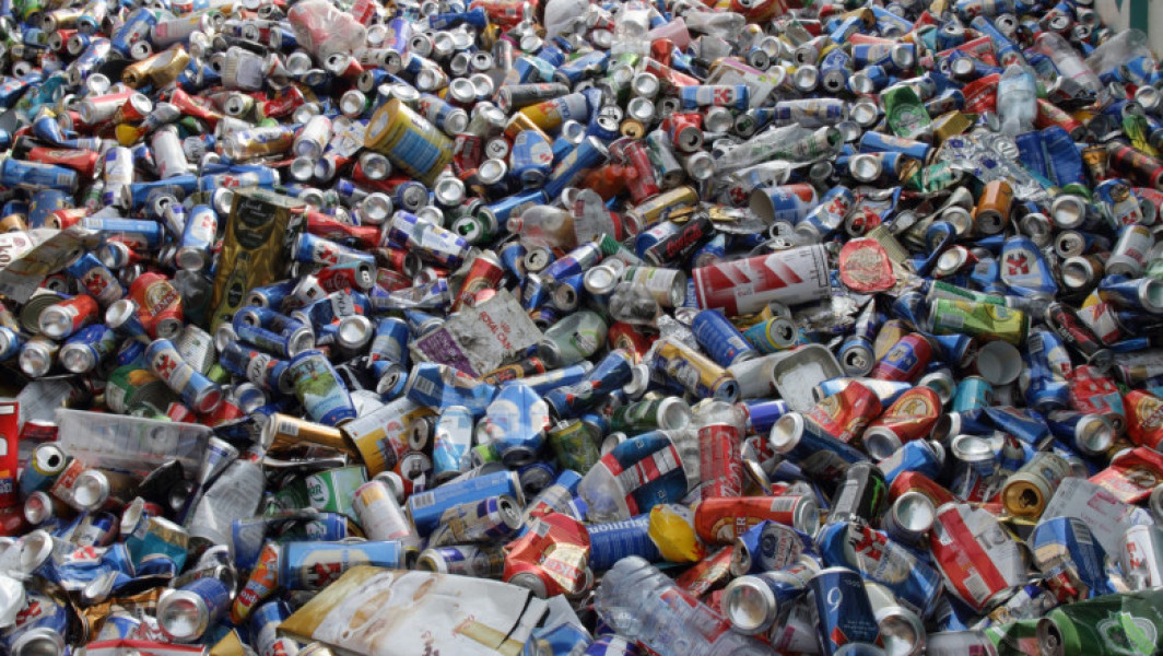 Oamenii de știință au reușit să producă „plasticul viu”. Cum ar putea salva materialul-minune planeta de la dezastru ecologic