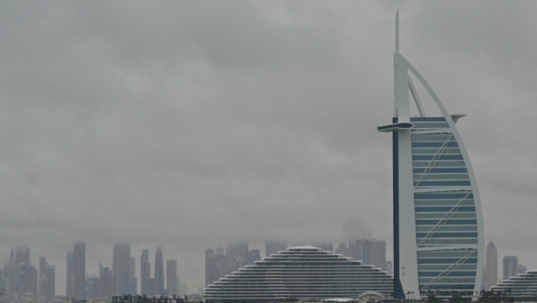 Ploi Torențiale În Emirates, Alte Inundații Avariază Regiunea. Zboruri Anulate și Mașini Luate De Ape.