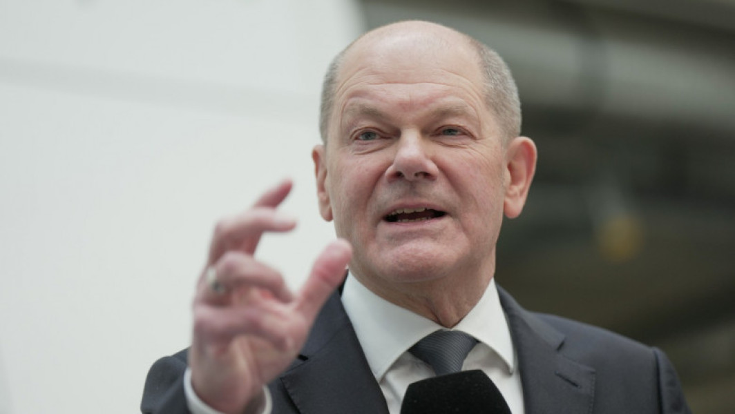 Democraţia în pericol! Scholz: „Nu ne putem resemna“. Un europarlamentar german, atacat în timp ce lipea afișe.