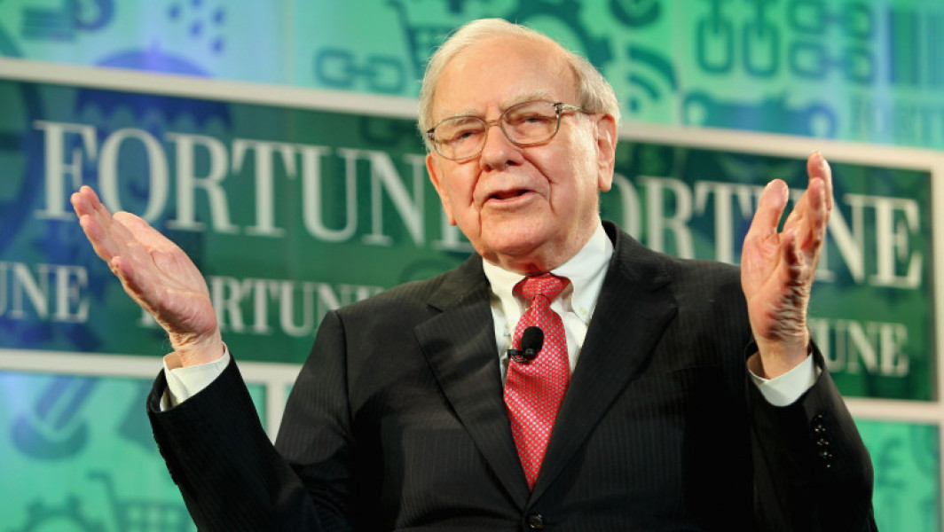 Miliardarul Warren Buffett: Escrocheriile cu inteligența artificială devin din ce în ce mai convingătoare