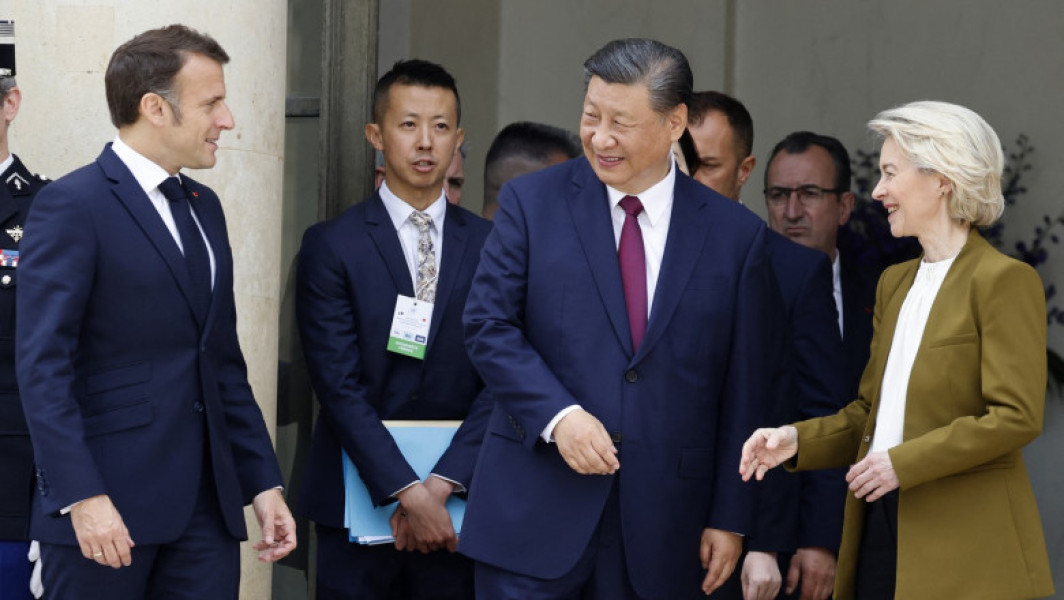 Xi Jinping e în Europa pentru prima oară după cinci ani și s-a întâlnit la Palatul Élysée cu Macron și șefa UE. Mizele acestei vizite