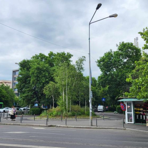 Clujul, oraș verde – Mereu comparată cu rivala de la București, dar acum surpriza vine din partea turistului clujean în vizită la Capitală. „O fi Clujul „fruncea”, dar Bucureștiul e mult mai VERDE! Nou descoperit, așa arată niște străzi verzi”.