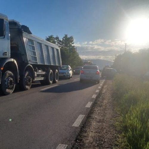 Căianu Mic: Accident rutier cu două mașini și o basculantă, intervenția SMURD înregistrată de pompierii din Dej