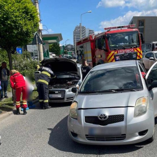 Accident pe strada Frunzișului din Cluj-Napoca - Femeie și copil răniți, transportați la spital!