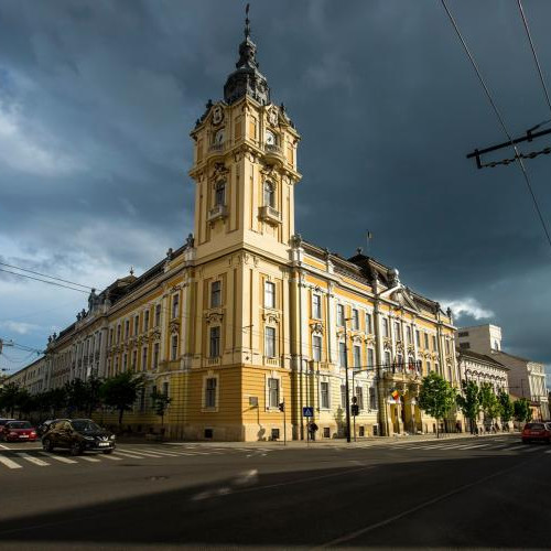 Primăria lui Emil Boc umilită din nou în instanță! Pierde două procese deodată pentru acuzații de discriminare și e bună de plată- FOTO