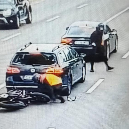 Motociclist catapultat spre mașină într-un accident în Florești, Cluj - Tânărul șofer scapă cu viață la limită