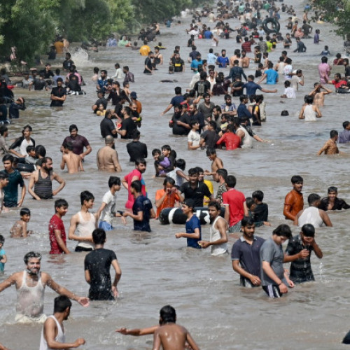 Caldura extremă lovește Pakistan: Mii de oameni ajung la spital, temperaturile pot ajunge și la 51 de grade Celsius