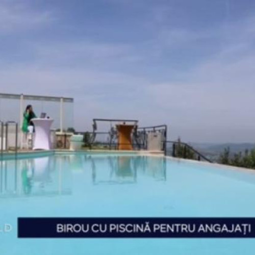 O companie din Cluj oferă condiții de lucru luxoase pentru angajați, inclusiv birouri cu piscină și panoramă la oraș.