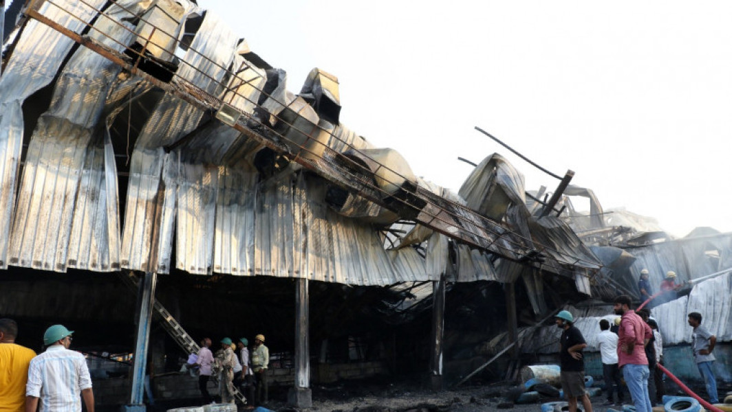 20 de oameni au murit într-un parc de distracții din India. Un incendiu a izbucnit în orașul Rajkot și autoritățile încearcă să țină focul sub control. 20 de cadavre au fost recuperate și președintele Narendra Modi este "extrem de tulburat" de eveniment. Polițiștii fac o anchetă pentru a descoperi cauza incendiului.