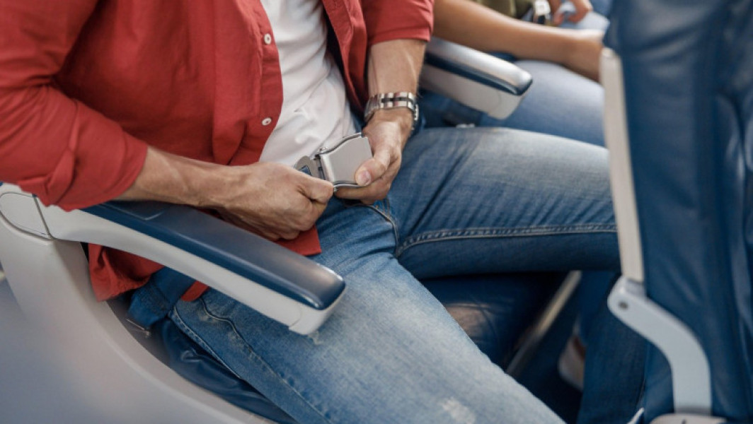 Ce ți se poate întâmpla dacă nu porți centura în avion tot timpul. Avertismentul unui pilot cu 11 ani de experiență