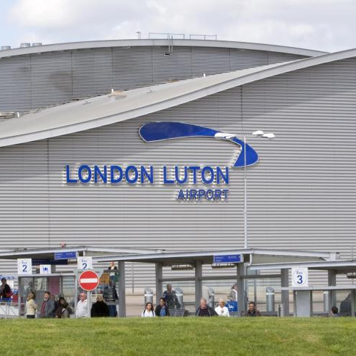 Avertizare pentru călătorii din Cluj care sosesc la Aeroportul Luton din Londra: atenție la cerșetoria organizată!