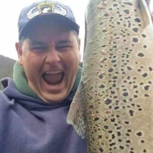 Regele Păstrăvului din Ardeal, Vasile Ilea, a capturat un pescado similar de 109 centimetri într-un lac din Cluj!