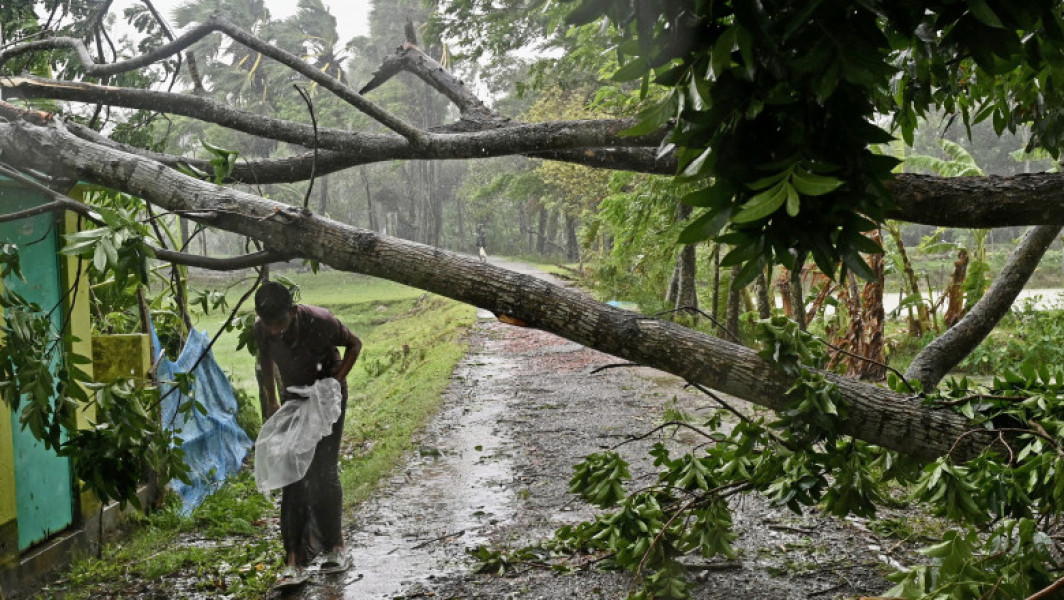 GALERIE FOTO: Ciclonul Remal face ravagii în Bangladesh: zece morți și 30.000 de case distruse